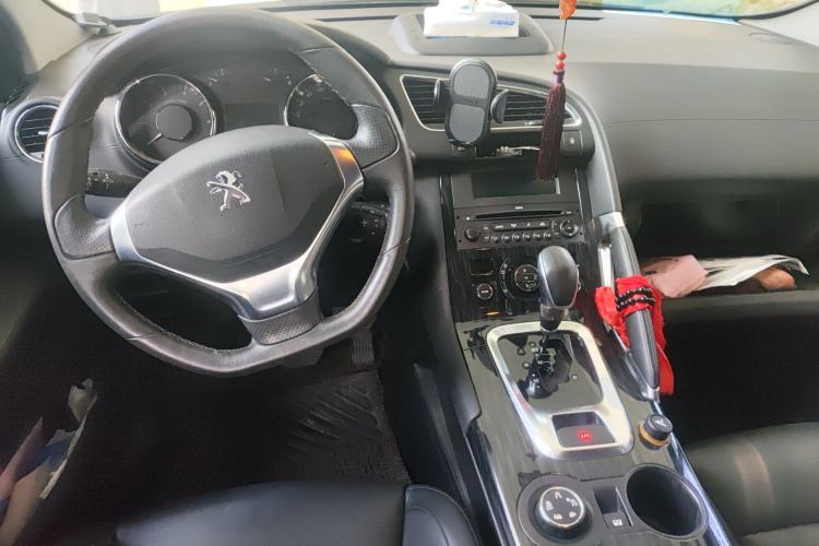 Used Peugeot 3008 2013 1.6THP Automatic Trend Edition Center Console
