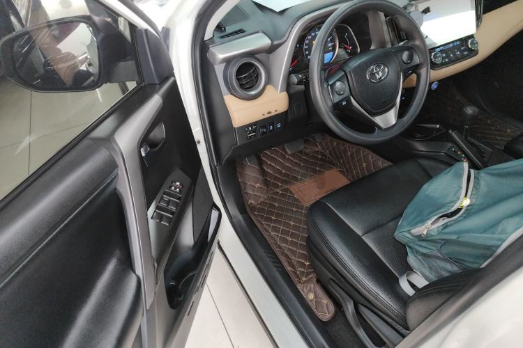 Used Toyota RAV4 2018 2.0L CVT Two-Wheel Drive Fashion X Edition