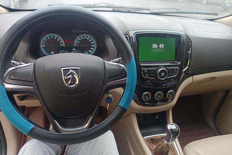 Used Baojun 730 2014 1.5L manual Comfort version 7 seats

