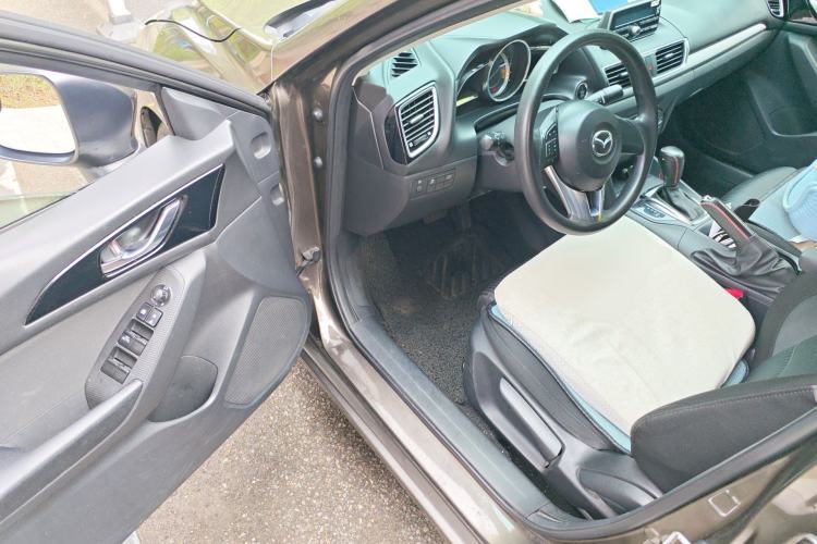 Used Mazda 3 Axela 2014 Sedan 1.5L Automatic Comfort Model