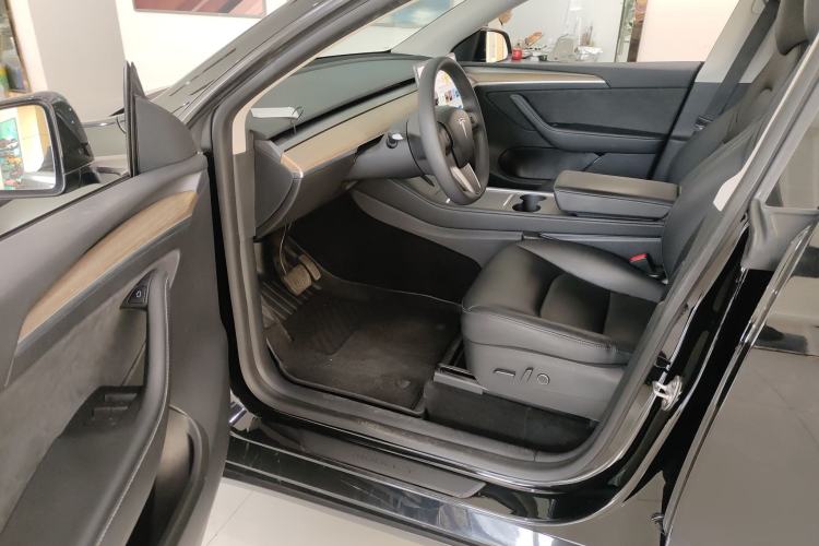 Used Tesla Model Y 2021 Long-Range All-Wheel-Drive Version 3D7