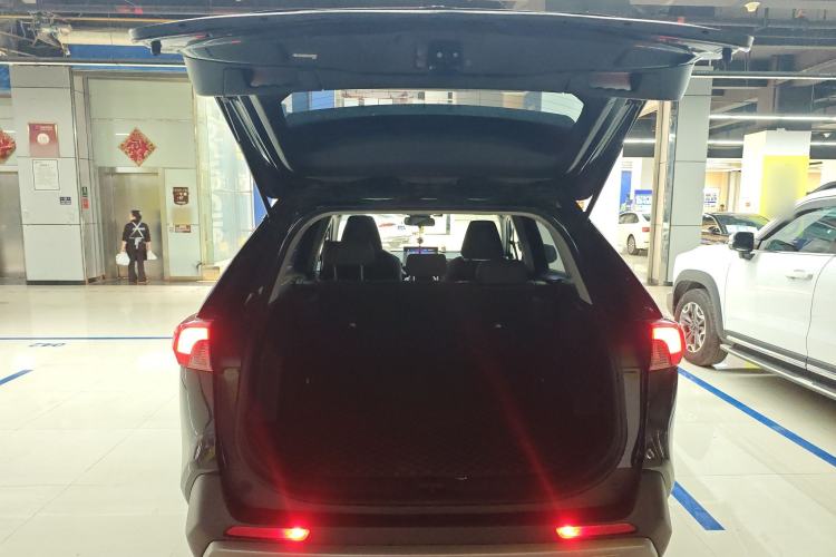 Used Toyota RAV4 2022 2.0L CVT 4x4 Fashion Edition
