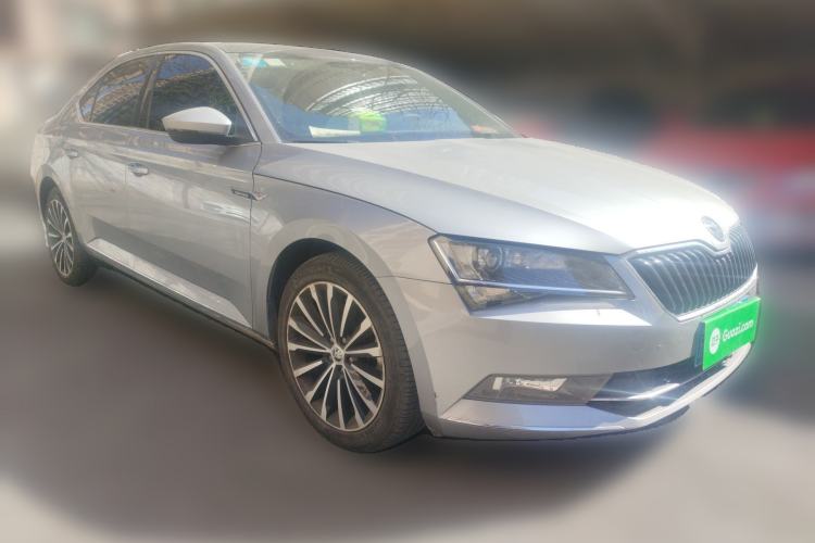Used Skoda Superb 2016 TSI330 DSG Innovation Edition Front Right 45 Deg