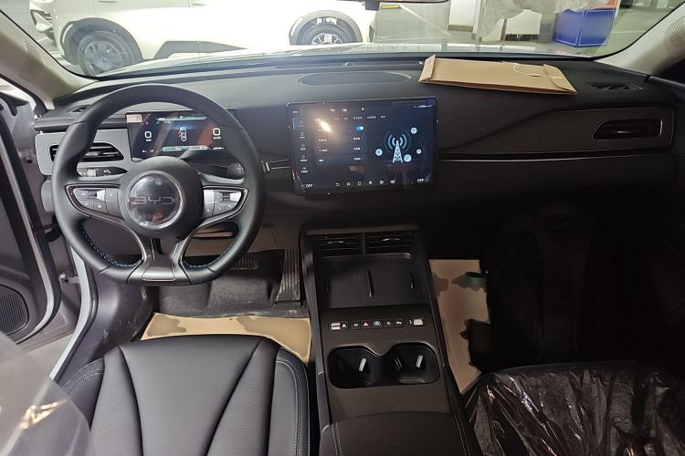 Used BYD Seal 06 New Energy 2026 DM-i Ultra-Enjoyment 128KM Luxury Edition Center Console