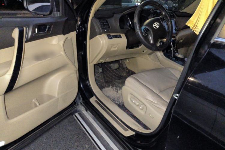 Used Toyota Highlander 2012 2.7L Two-Wheel Drive 7-Seater Luxury Edition Driver Seat