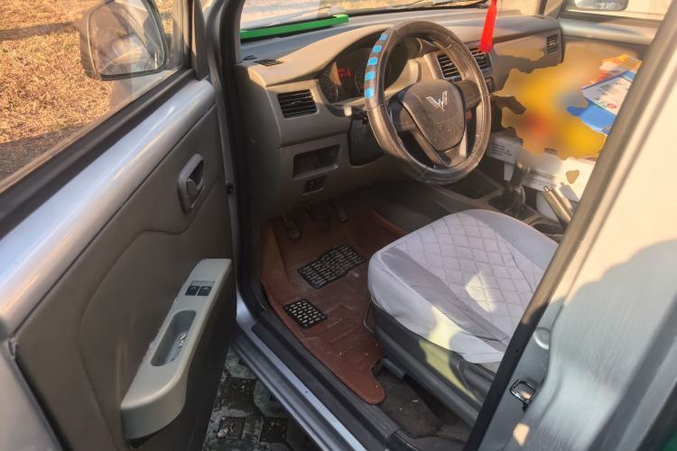Used Wuling Rongguang V 2016 1.5L Practical Version Non-Power-Assisted
