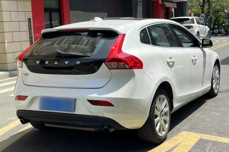 Used Volvo V40 2014 2.0T Zhiya Edition
