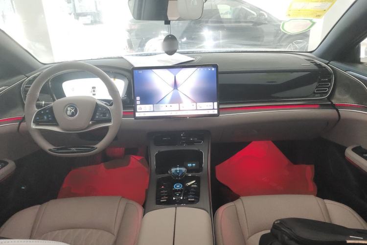 Used BYD Han 2024 DM-i Glory Edition 200KM Flagship Model Center Console