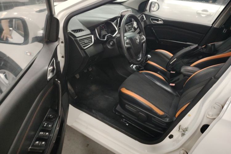 Used Baojun 310 2017 1.5L Manual Fashion Model Driver Seat