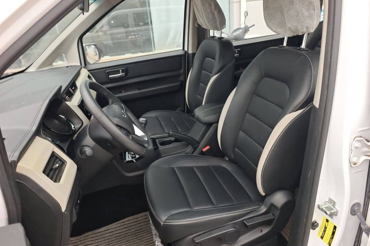 Used Wuling Hongguang PLUS 2020 1.5L Manual Comfort 7-Seater

