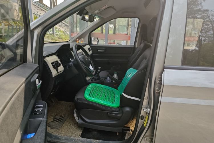 Used Wuling Hongguang PLUS 2019 1.5T Manual Comfort Version 7 Seats
