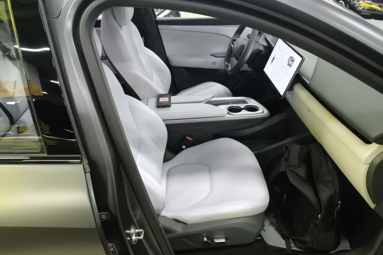 Used ARCFOX Alpha T5 2025 660 MAX Right Front Seat