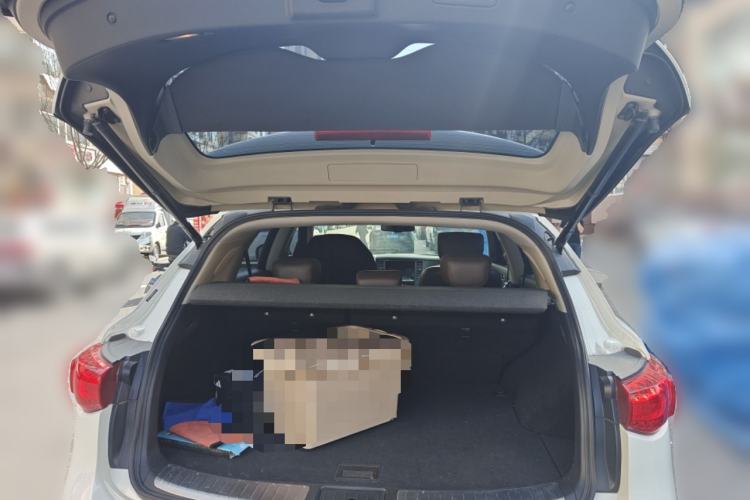 Used Infiniti QX70  Trunk