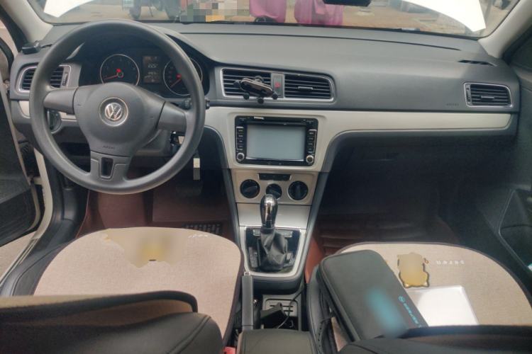 Used Volkswagen Gran Lavida 2013 1.4 TSI Automatic Comfort Model Center Console