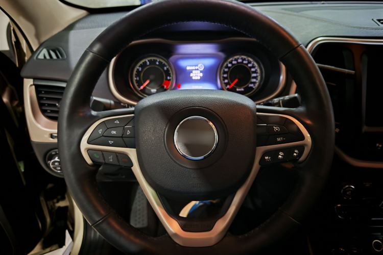 Used Jeep Cherokee 2014 2.4L Luxury Edition
