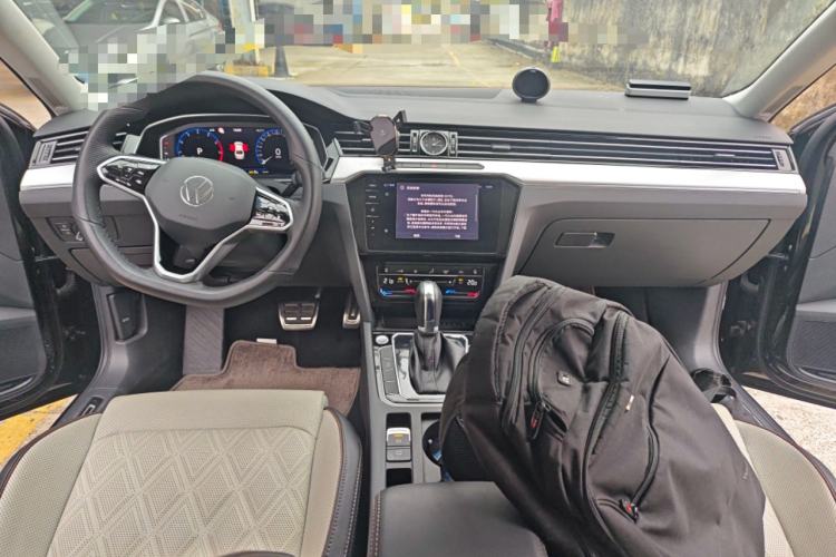 Used Volkswagen Magotan 2023 2 Million Units Commemorative Edition 330TSI DSG Luxury Version Center Console