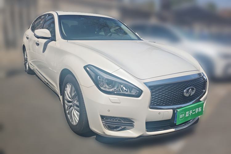 Used Infiniti Q70 2017 Q70L 3.5L Hybrid Luxury Edition Front Right 45 Deg