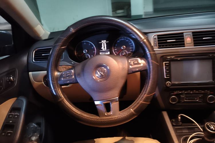 Used Volkswagen Sagitar 2012 1.4TSI Manual Luxury Model Steering Wheel