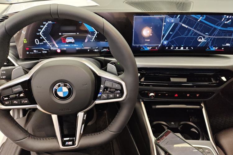 Used BMW 3 Series 2025 325i M Sport Package Center Console