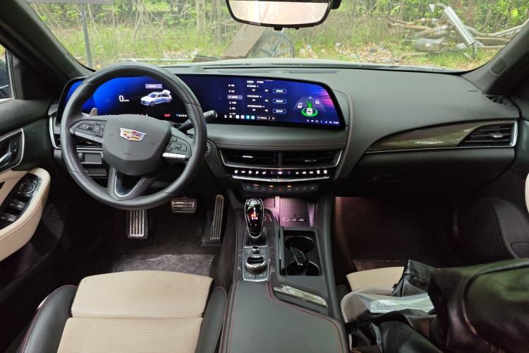 Used Cadillac CT5 2023 28T Platinum Edition Center Console