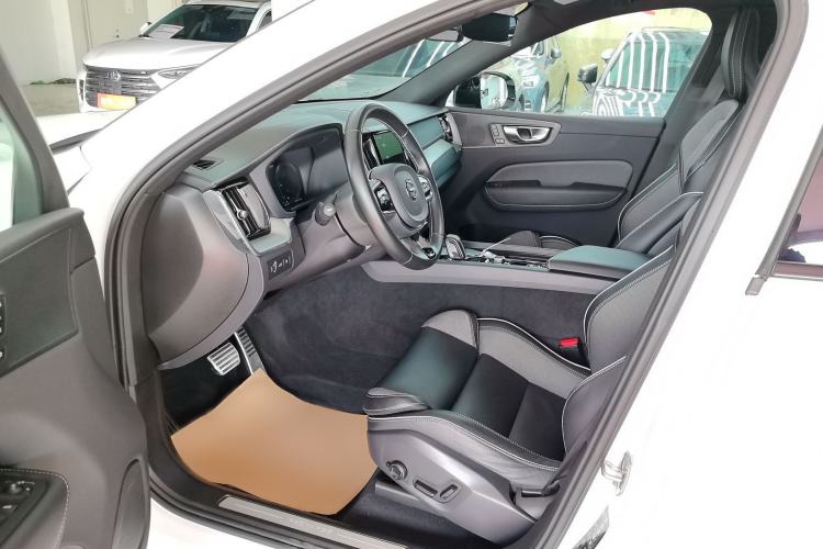 Used Volvo XC60 New Energy 2021 T8 E-Drive Hybrid Smart & Dynamic Edition Interior 3