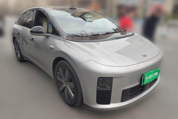 Used Li Auto i6 2025 Model Four-Wheel-Drive Standard Type
