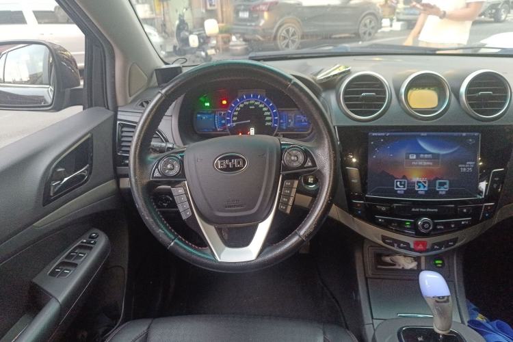 Used BYD S7 2015 2.0T Automatic Prestige Model
