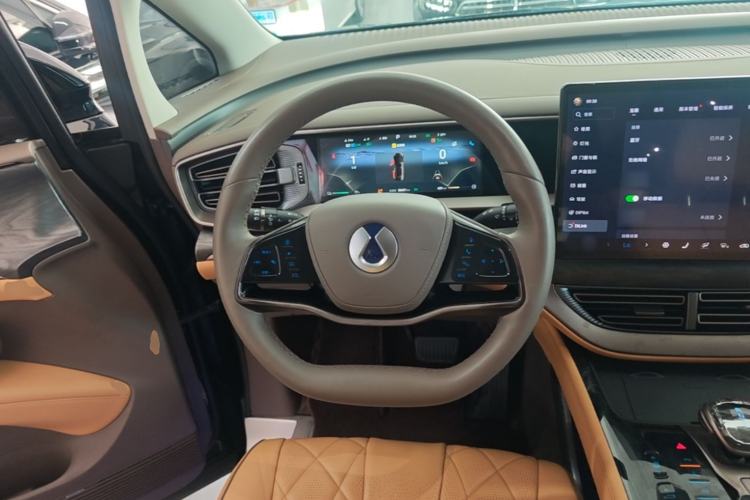 Used Denza D9 2022 DM-i 1040 Prestige Model
