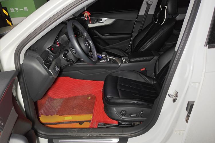 Used Audi A4L 2019 40 TFSI Ambition China VI Left Front Seat