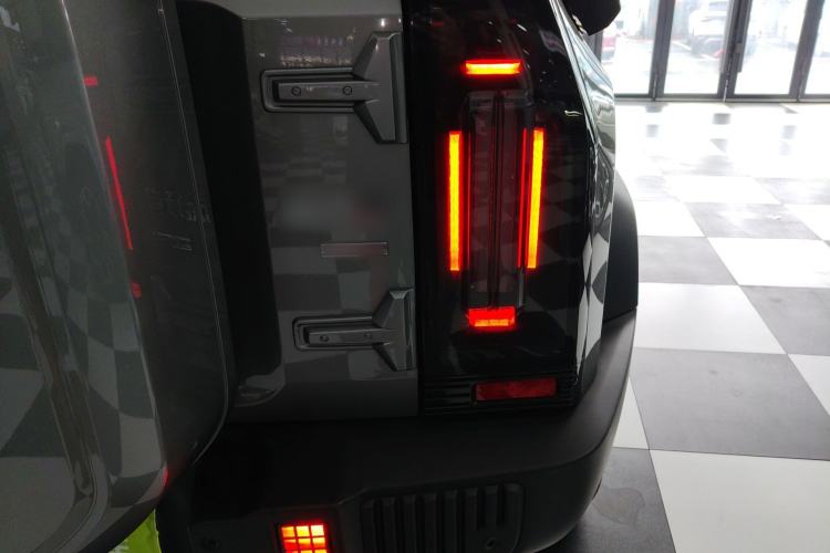 Used JETOUR Traveler 2023 2.0T All-Wheel-Drive CrossPRO Right Rear Taillight