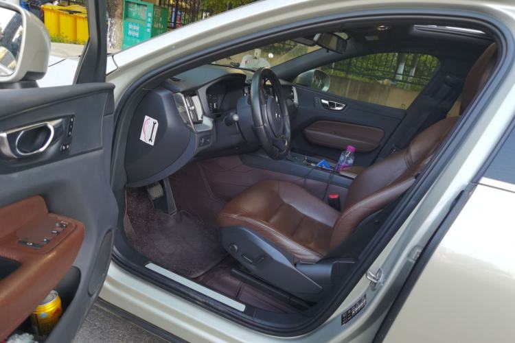 Used Volvo XC60 2021 T5 4x4 Smart Luxury Edition Driver Seat