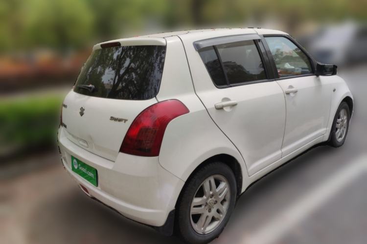 Used Suzuki Swift 2005 1.3L Manual Luxury Model
