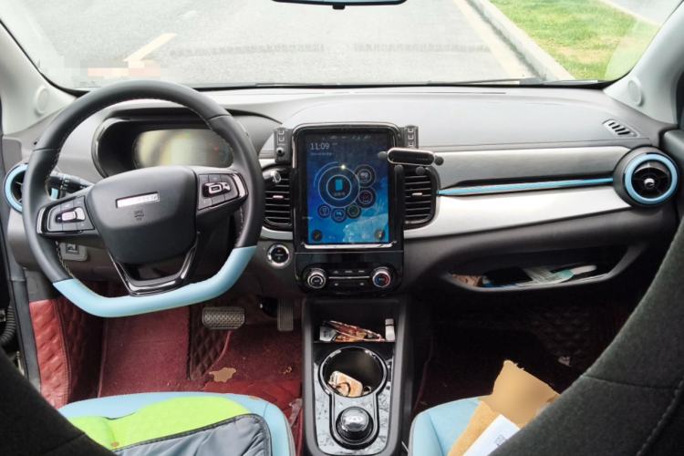 Used Chery QQ Little Ant 2022 Restyled Version Sweet Pink Edition Low-Sugar Version Lithium Iron Phosphate Battery 30.7 kWh 30 kW 301 km Center Console