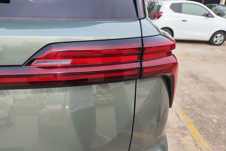 Used Wey Lanshan 2025 Four-Wheel Drive Max Right Rear Taillight