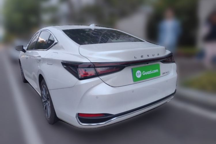 Used Lexus ES 2025 200 Premium Edition Rear Left 45 Deg