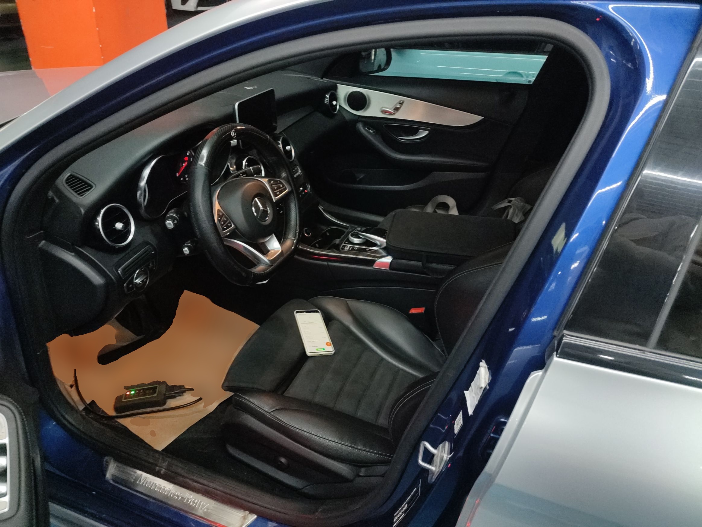 Переднее сиденье в автомобиле