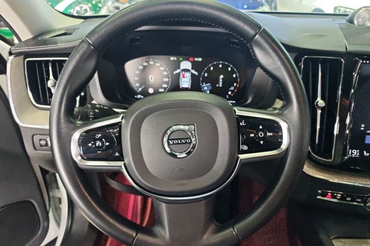 Used Volvo XC60 2020 T5 4x4 Smart Luxury Edition Steering Wheel