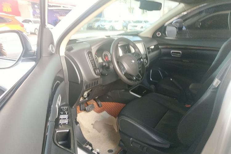 Used Mitsubishi Outlander 2018 2.0L Two-Wheel Drive Glory Edition 5 Seats