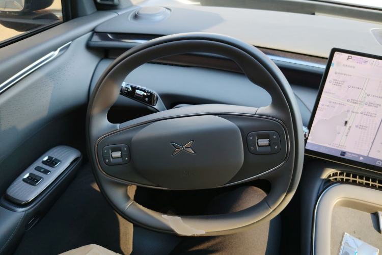 Used XPeng G7 2025 Model—602 Long Range Max Steering Wheel