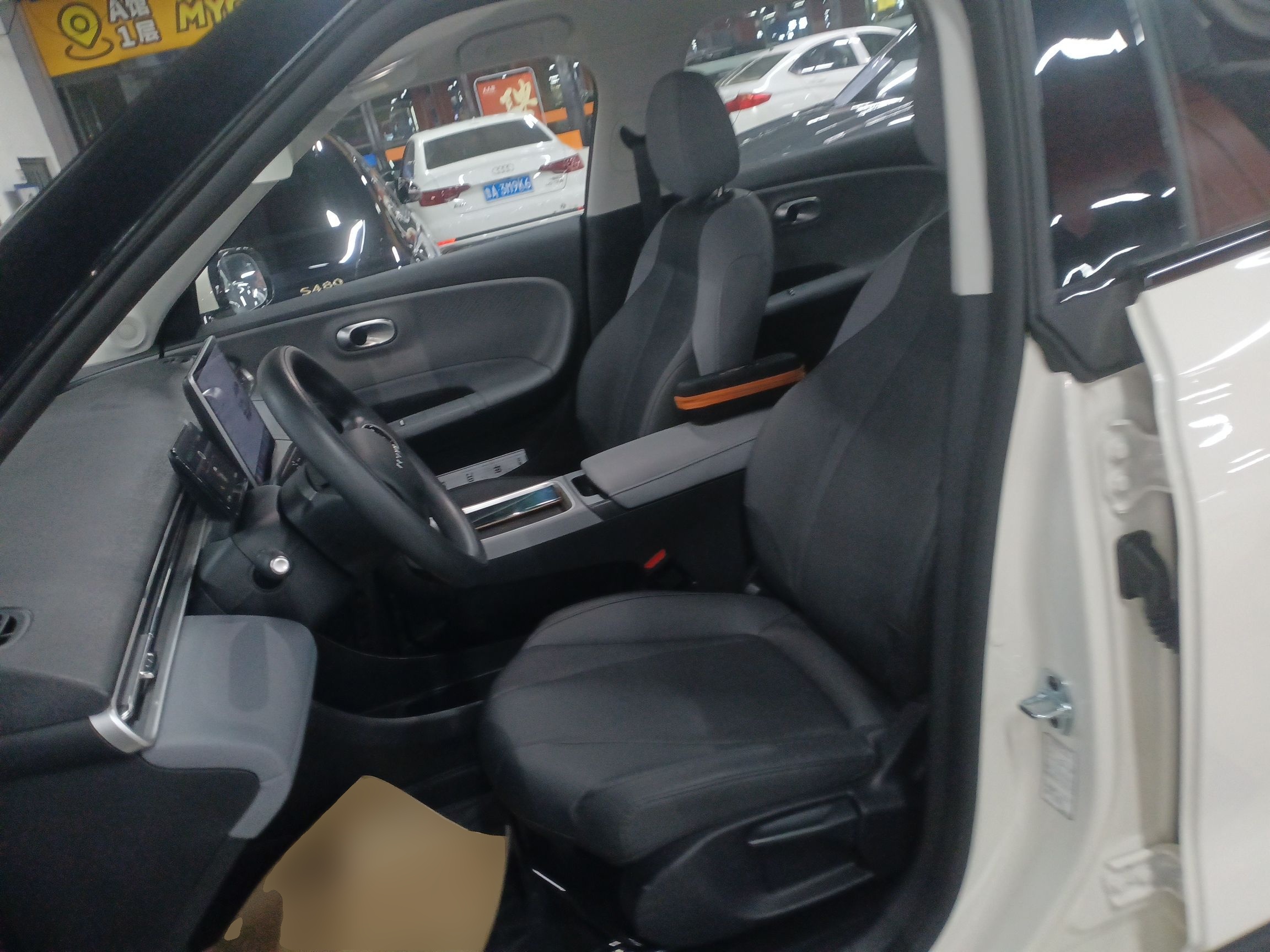 Переднее сиденье в автомобиле