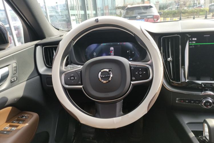 Used Volvo XC60 2025 B5 4x4 Smart Luxury Edition
