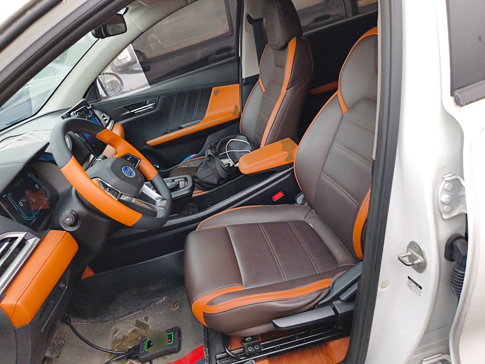 Переднее сиденье в автомобиле