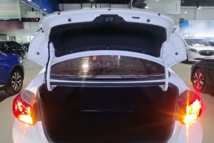 Used Hyundai Elantra (5th Generation / Langdong) 2015 1.6L Automatic Fashion Model