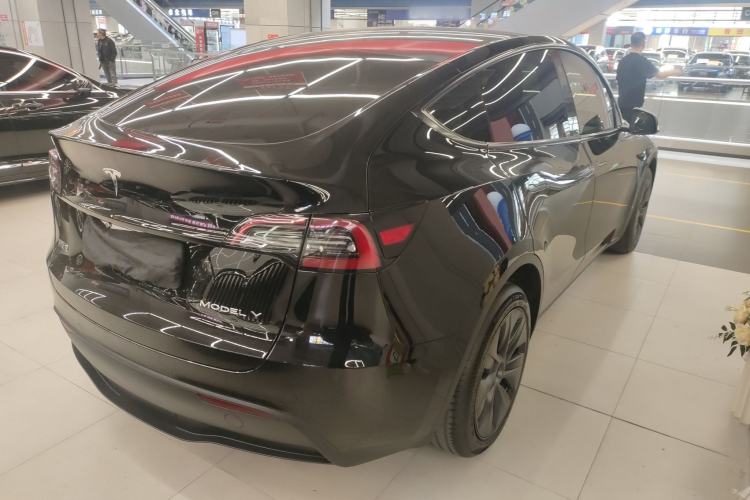 Used Tesla Model Y 2023 Long-Range All-Wheel-Drive Version
