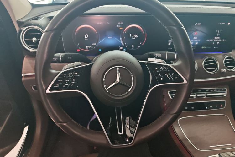 Used Mercedes-Benz E-Class 2023 Updated E 300 L Fashion Edition Steering Wheel