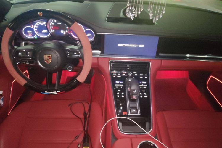 Used Porsche Panamera 2023-Year Restyled Panamera Executive Extended Platinum Edition 2.9T Center Console