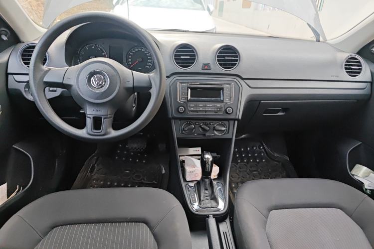 Used Volkswagen Jetta 2013 1.6L Automatic Fashion Model Center Console