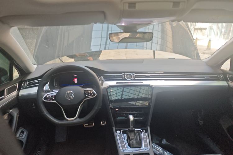 Used Volkswagen Magotan 2023 2 Million Units Limited-Edition 380TSI DSG Flagship Version Center Console