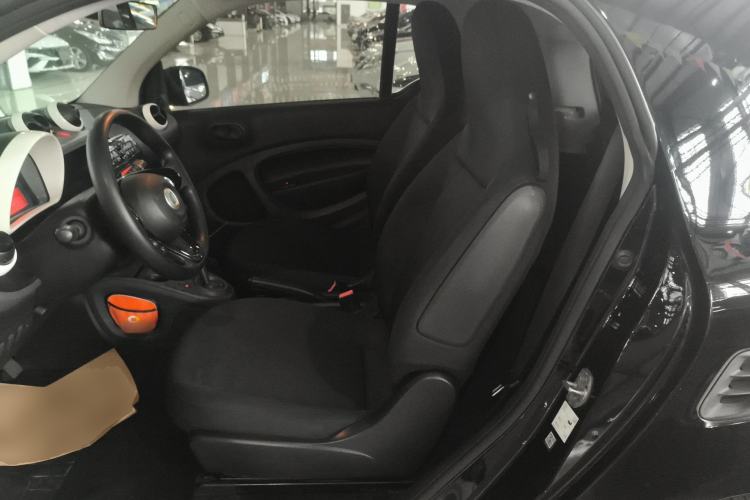 Used smart fortwo 2015 1.0L 52 kW hardtop Dynamic version