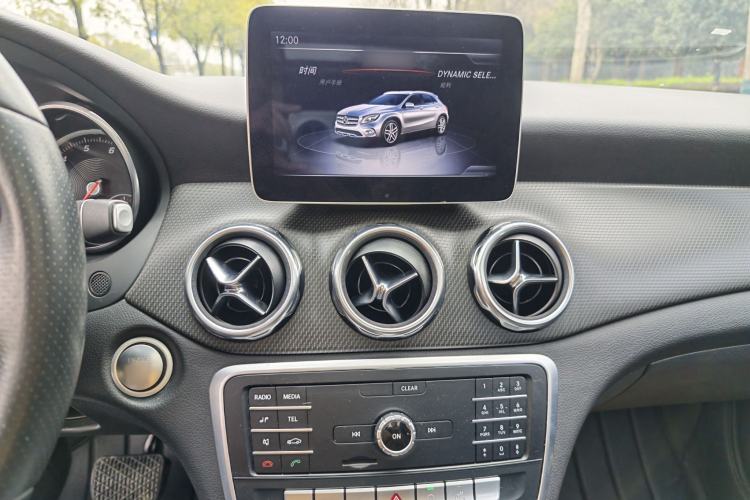 Used Mercedes-Benz GLA 2018 GLA 200 Sport Edition Audio And AC Panel